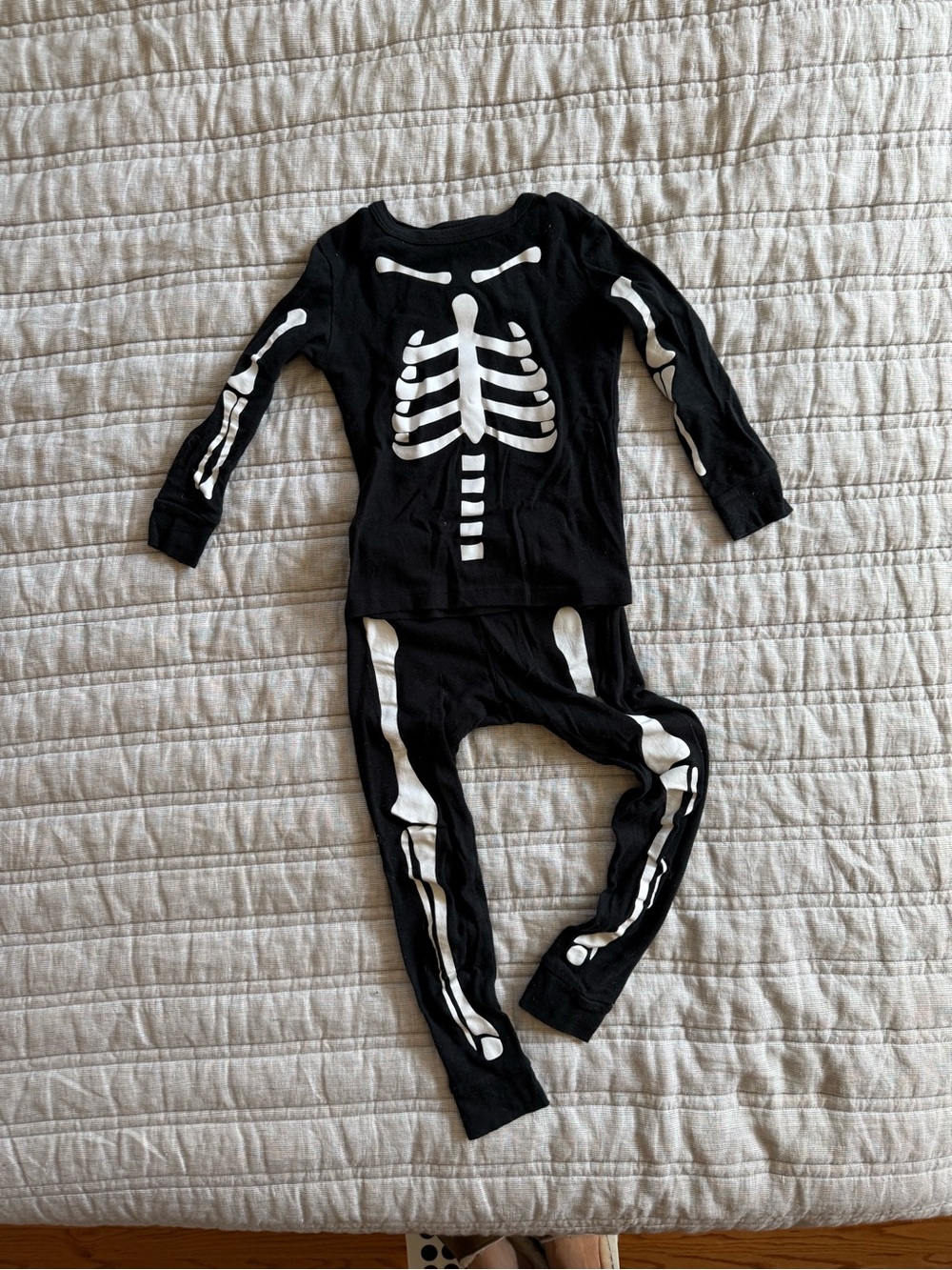 Kids Black Skeleton Two-Piece Pajama Set Size 4